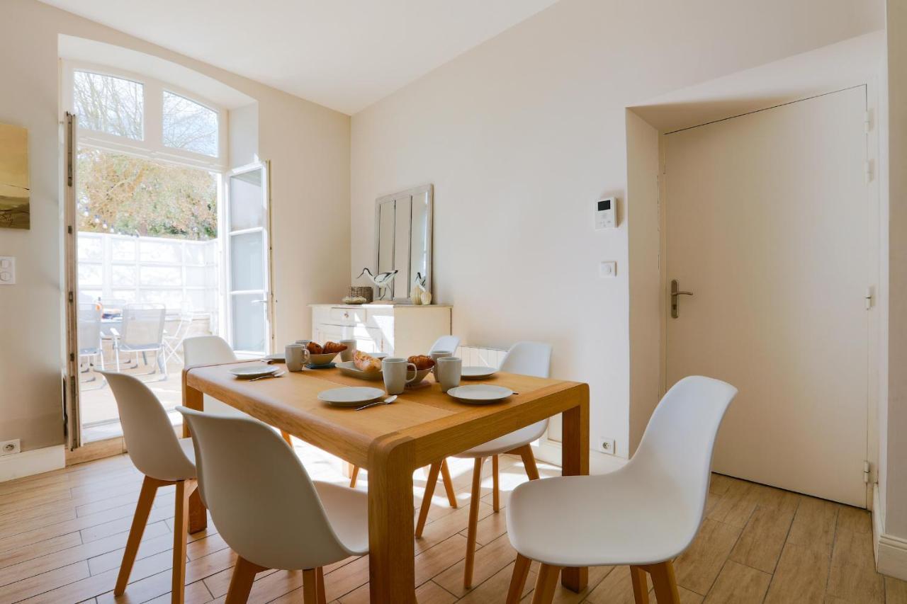 Duplex Joliment Decore Et Sa Cour Ensoleillee Saint-Martin-de-Ré Екстериор снимка