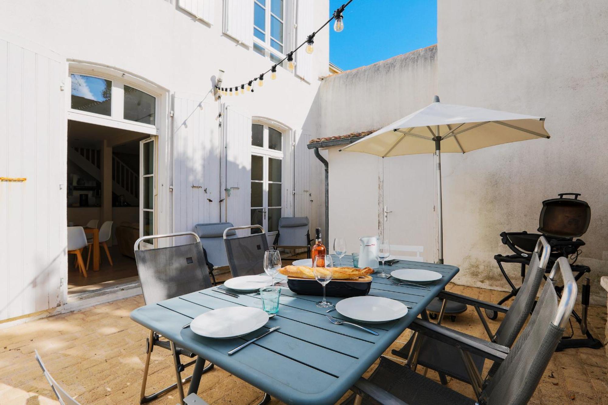 Duplex Joliment Decore Et Sa Cour Ensoleillee Saint-Martin-de-Ré Екстериор снимка